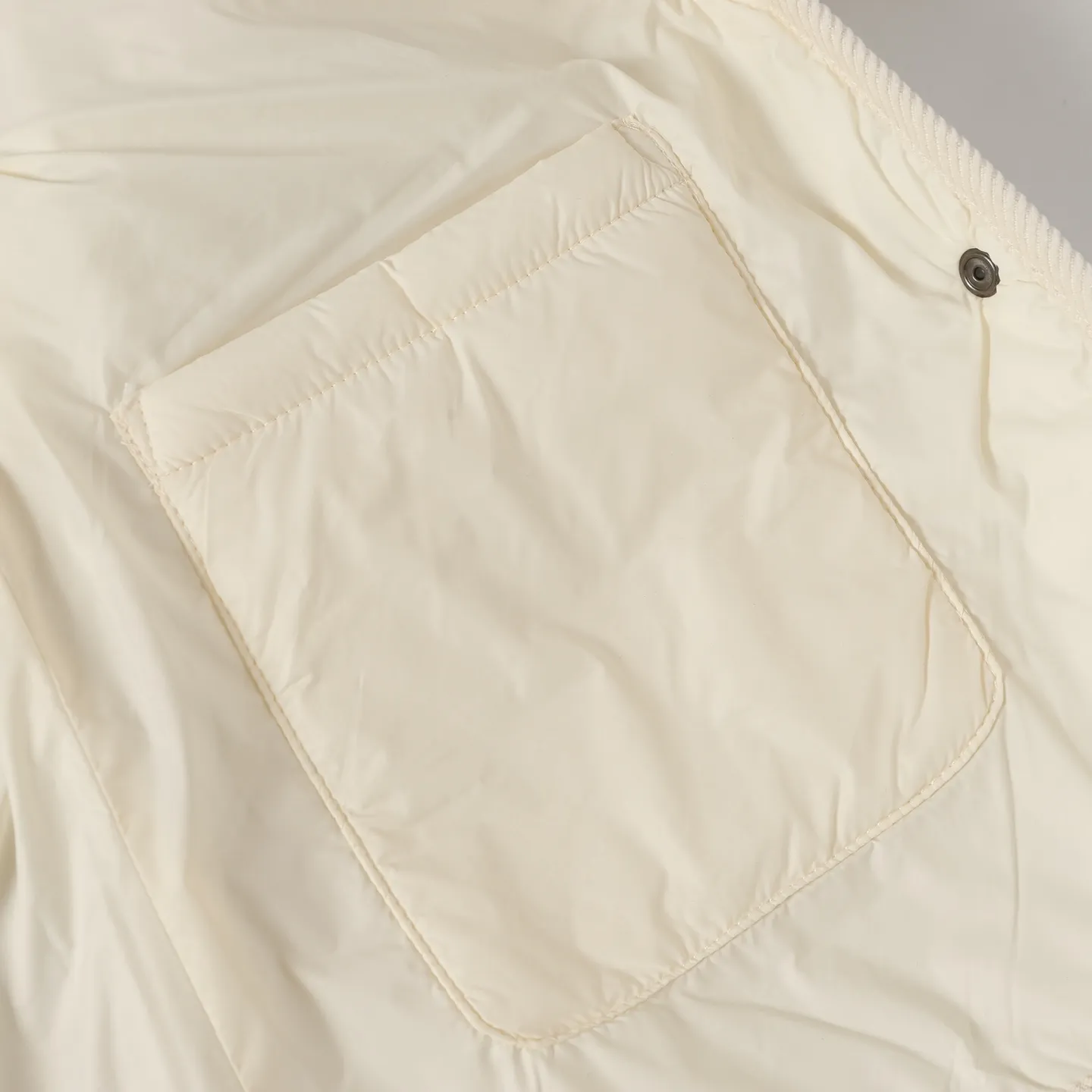 P530 High-quality women's style] RL Ralph Lauren's new diamond-shaped cotton jacket. The face is filled with imitation feather cotton. Three-in-one diamond-shaped quilted embroidery. Soft and comfortable. Warm and comfortable. Corduroy strips run through the whole body. No knots and no overlap. Artificial curling. Fine workmanship. Does not look bloated. The upper body is light and not bloated. Soft and comfortable. Highly recommended. Size: S M L